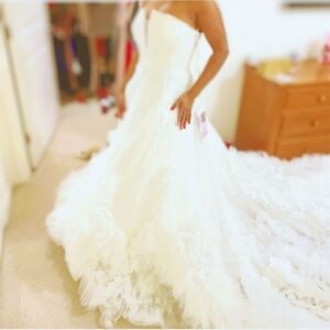 Pronovias Privee Timimun Strapless Wedding Gown NWT Slightly Off White